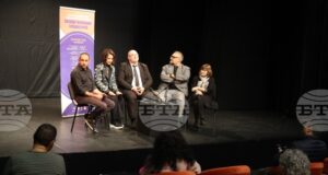 Среща с писателката Мария Лалева и представление на Младежкия театър предлага днес фестивалът „Есенни театрални срещи в Русе“
