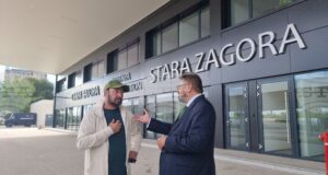 Стефан Вълдобрев и „Обичайните заподозрени“ записваха песен и на емблематичната старозагорска жп гара