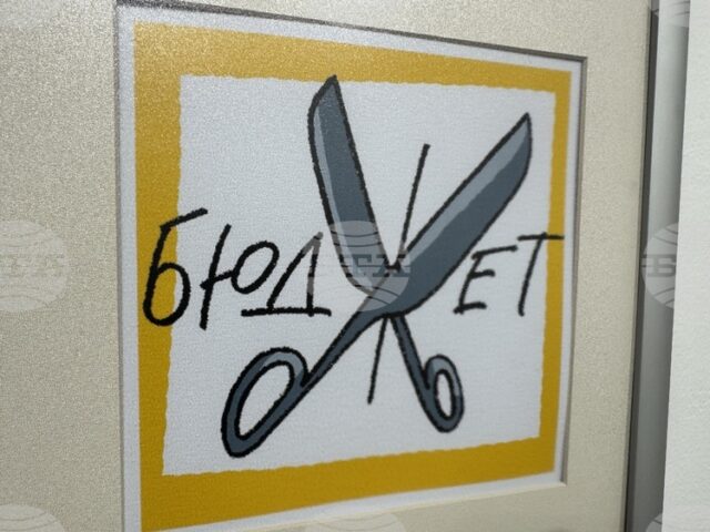 Творби на карикатуриста Рачо Рачев показаха в Казанлък в юбилейна изложба по повод 80 години от рождението му