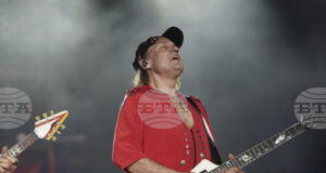 Трябва да правиш това, което правиш най-добре, казва Матиас Ябс, китарист на „Скорпиънс“, който днес навършва 70 години