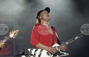 Трябва да правиш това, което правиш най-добре, казва Матиас Ябс, китарист на „Скорпиънс“, който днес навършва 70 години