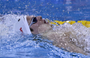 Унгарецът Хуберт Кош подобри световния рекорд на 200 метра гръб на Световната купа по плуване в Торонто, върхово постижение и на 100 метра бътерфлай