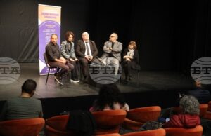 Среща с писателката Мария Лалева и представление на Младежкия театър предлага днес фестивалът „Есенни театрални срещи в Русе“