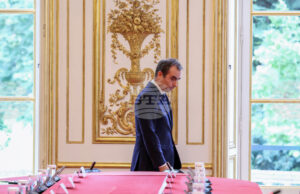 Френският премиер Себастиан Льокорню ще внесе бюджет, целящ да намали дефицита до 4,7% до края на 2026 г., пише в. „Трибюн“