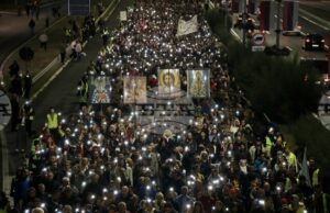 Хиляди протестиращи в Сърбия отбелязаха 11 месеца от трагедията в Нови Сад