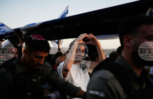 Хиляди хора отпразнуваха връщането на бивш заложник от Газа на Западния бряг Хиляди хора отпразнуваха връщането на бивш заложник от Газа на Западния бряг