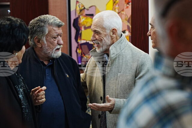 Художникът Васил Стоев и скулпторът Вежди Рашидов откриха съвместна изложба Художникът Васил Стоев и скулпторът Вежди Рашидов откриха съвместна изложба в Пловдив