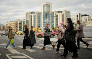 Цените на петрола се повишиха с над пет процента след новите санкции на САЩ и вероятния отказ на Китай да купува руски петрол