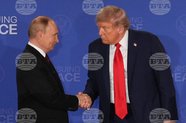 „Файненшънъл таймс“: Тръмп отменил срещата с Путин заради неотстъпчивостта на Тръмп и Путин