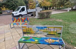 „Художниците на Търговище“ поставиха своя артистичен отпечатък в центъра на града с колекция от пейки, превърнати в произведения на изкуството