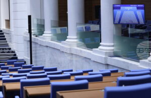 „Центърът за вземане на решения е извън институциите“: Реакциите след срещата „Борисов-Пеевски“ за управление Парламентът ще разгледа на второ четене промени в Закона за публичното предлагане на ценни книжа