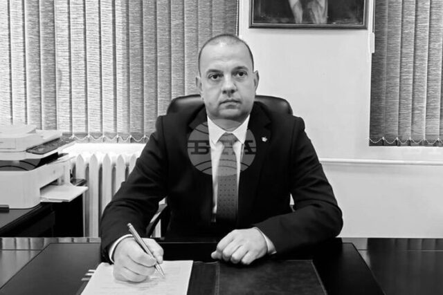 Почина изпълнителният директор на Българската агенция по безопасност на храните Почина изпълнителният директор на Българската агенция по безопасност на храните д-р Светлозар Патарински, съобщиха от земеделското министерство