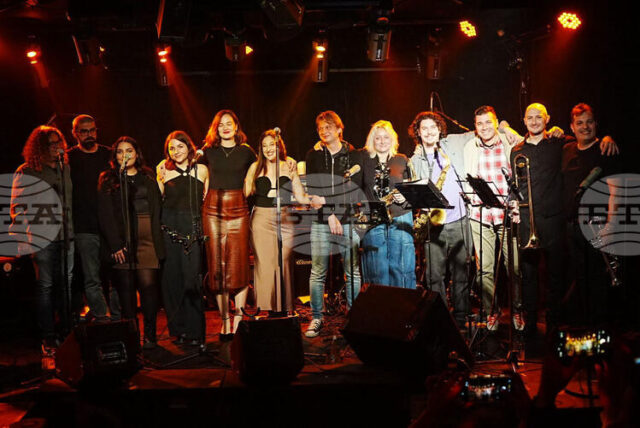 "Академичен джаз бенд“ към Академията за музикално, танцово и изобразително "Академичен джаз бенд“ към Академията за музикално, танцово и изобразително изкуство “Асен Диамандиев“ дебютира в Пловдив