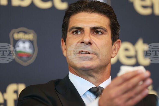 "Българският футбол има бъдеще, заедно с правителството ще дадем началото "Българският футбол има бъдеще, заедно с правителството ще дадем началото на нова стратегия", каза президентът на БФС Георги Иванов