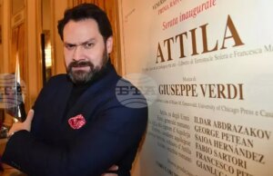 АНСА: Руски баритон няма да участва в операта „Дон Жуан“ във Верона поради пропутински позиции АНСА: Руски баритон няма да участва в операта "Дон Жуан“ във Верона поради пропутински позиции