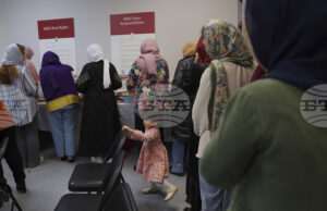 АП: Администрацията на Тръмп планира да направи проверка на документите на бежанците, приети по времето на Байдън АП: Администрацията на Тръмп планира да направи проверка на документите на бежанците, приети по времето на Байдън