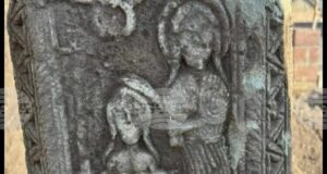 АРМЕНПРЕС: По време на ремонтни дейности в Армения е открит уникален средновековен обелиск с християнски барелефи