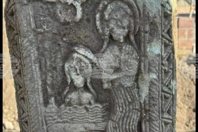 АРМЕНПРЕС: По време на ремонтни дейности в Армения е открит АРМЕНПРЕС: По време на ремонтни дейности в Армения е открит уникален средновековен обелиск с християнски барелефи