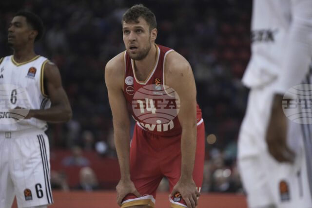 Александър Везенков реализира 13 точки при нова победа на Олимпиакос Александър Везенков реализира 13 точки при нова победа на Олимпиакос в Евролигата, Коди Милър-Макинтайър и Цървена звезда допуснаха поражение