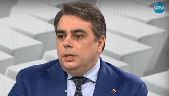 Асен Василев: Не може Корнелия Нинова да е по-дясна от Асен Василев