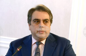 Асен Василев: С бюджета за 2026 г. властта взима още 600 лв. месечно от работещите Асен Василев