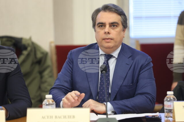 Асен Василев предупреди МВР, че за протеста утре се готвят Асен Василев предупреди МВР, че за протеста утре се готвят провокации и се обърна към Бойко Борисов да оттегли бюджета, за да се преработи