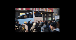 Бял автобус