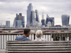 Бизнес активността във Великобритания се охлажда през ноември заради бюджетната несигурност, отчита ключово проучване