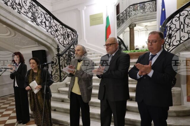 Бистра Винарова-Радева е сред ярките художнички от началото на ХХ Бистра Винарова-Радева е сред ярките художнички от началото на ХХ век, каза Анелия Николаева при откриването на изложбата "Отвъд портрета"