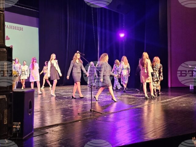 Благотворително ревю концерт в Русе събра средства за две каузи в Деня на православната християнска младеж и семейство