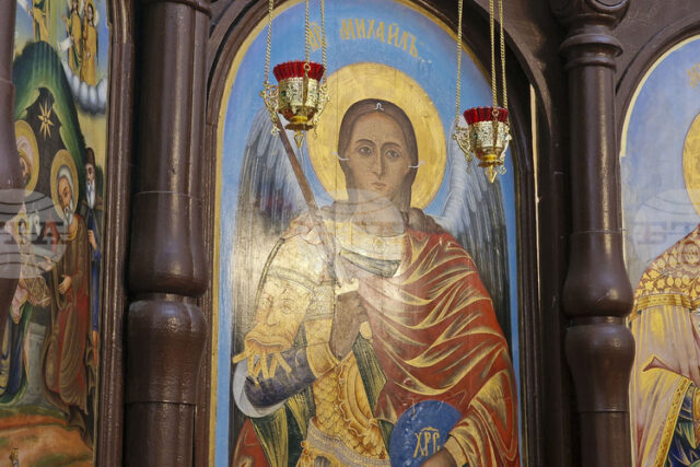 Близо 4300 жители на населените места в община Стара Загора празнуват имен ден днес