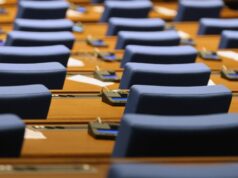 Блицконтрол и редовен парламентарен контрол са предвидени в дневния ред на днешното пленарно заседание Народното събрание ще гласува предложения за сваляне на депутатски имунитети, както и за провеждане на референдум за лева, според проектопрограмата на парламента