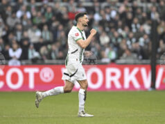 Борусия Мьонхенгладбах продължи договора на капитана Тим Клайндинст до 2029 година Борусия Мьонхенгладбах продължи договора на капитана Тим Клайндинст до 2029 година