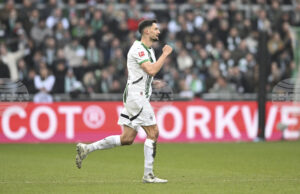 Борусия Мьонхенгладбах продължи договора на капитана Тим Клайндинст до 2029 година Борусия Мьонхенгладбах продължи договора на капитана Тим Клайндинст до 2029 година