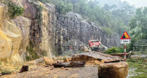 Броят на жертвите на наводненията във Виетнам е достигнал 90 души