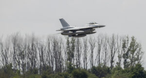Вторият български самолет F-16 Block 70 пристигна в България