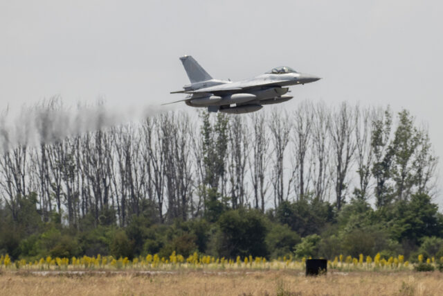 България ускорява купуването на 3D радари, но забавянето на модернизацията Вторият български самолет F-16 Block 70 пристигна в България