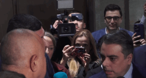 Бюджет на крак, политика на нерви: Как Борисов и Василев обсъдиха план-сметката