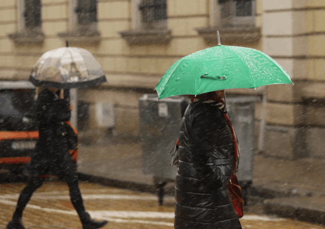 В Източна България ще вали дъжд, придружен с гръмотевици Дъжд и днес