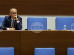 В Регионалните управления на образованието няма одитори, които да осъществяват финансов контрол, каза министър Красимир Вълчев