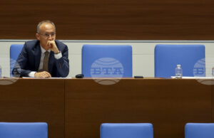 В Регионалните управления на образованието няма одитори, които да осъществяват финансов контрол, каза министър Красимир Вълчев