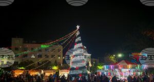 В Севлиево включиха празничното осветление на града и елхата, бе открит и коледен базар