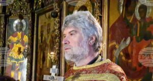 В живота трябва да намерим баланс - колко да се трудим за себе си и колко да богатеем в Бога, каза отец Славчо в търновския храм „Св. Никола“