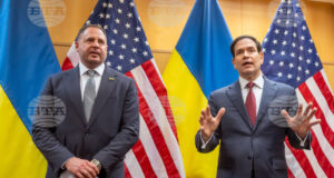 Андрий Ермак, началник на канцеларията на украинския президент Володимир Зеленски, и държавният секретар на САЩ Марко Рубио на пресконференция в Женева след консултациите по предложенията за мирен план за Украйна, 23 ноември 2025 г.