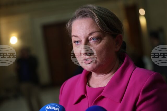 Важно е да има трайно решение за коледните и великденски добавки, каза председателят на социалната парламентарна комисия Деница Сачева