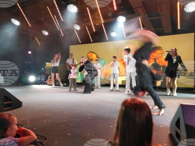 Вокалната група „Бон-бон” отпразнува 30-ия си рожден ден на сцената с Дара Екимова, Венци Венц и LaTiDa