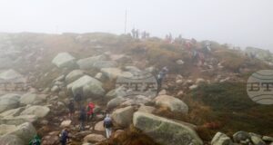 Времето в планините е облачно и тихо, температурите са положителни, на места има мъгла, съобщиха от ПСС на БЧК