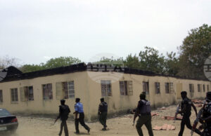 Въоръжени мъже отвлякоха 25 момичета от гимназия в Нигерия и убиха един служител