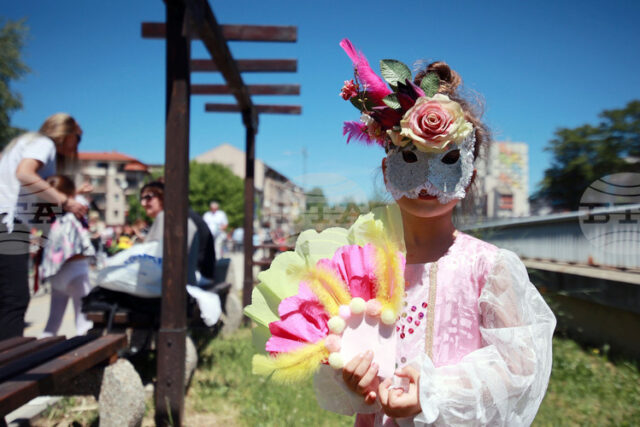 Габрово дава старт на петото годишно време – карнавалното, но заради дъжда церемонията ще е на закрито