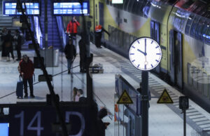 Германия удължава действието на месечния абонамент за влаковете, но цените се увеличават